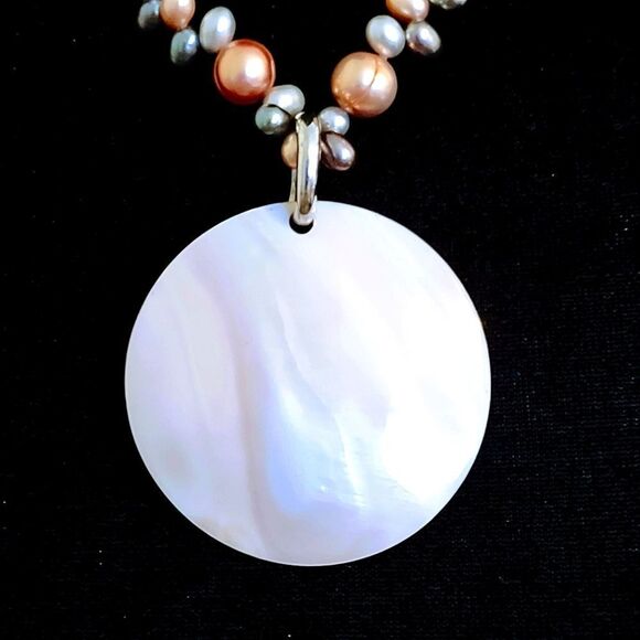 CULTURED PEARL NECKLACE WITH REMOVABLE MOTHER OF PEARL PENDANT - Picture 3 of 9